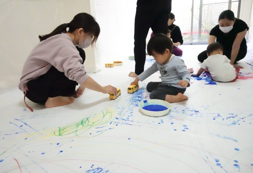 赤ちゃんへの刺激遊び